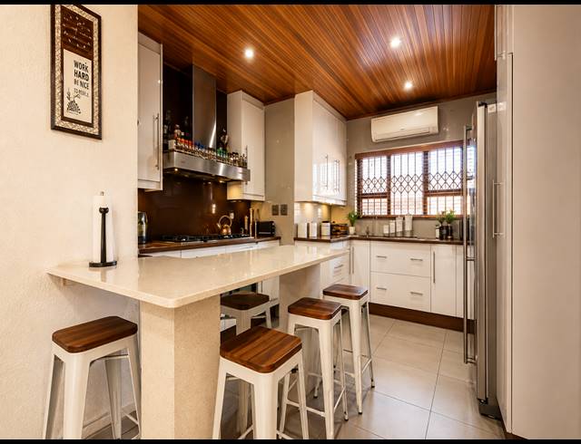 5 BEDROOM HOUSE FOR SALE IN LENASIA